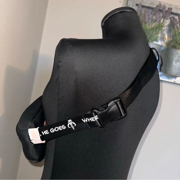 NWT Disney Star Wars: The Mandalorian Loungefly Hip Pack - Picture 7 of 8